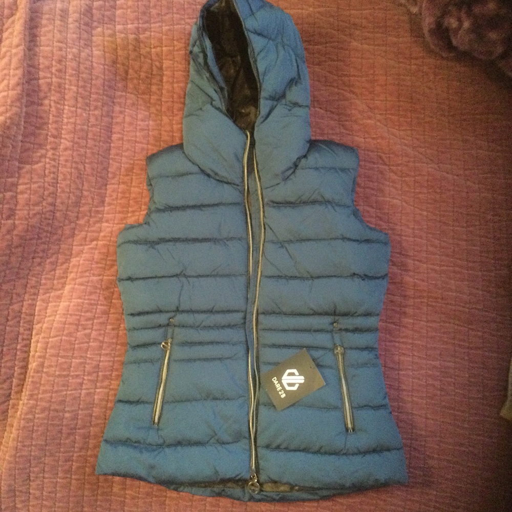 Dare2B zip fitted, hooded vest.